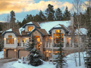 Trail walk to town, Panoramic views of Breck Resort, Hot tub, Elegant Finishes!! Breckenridge